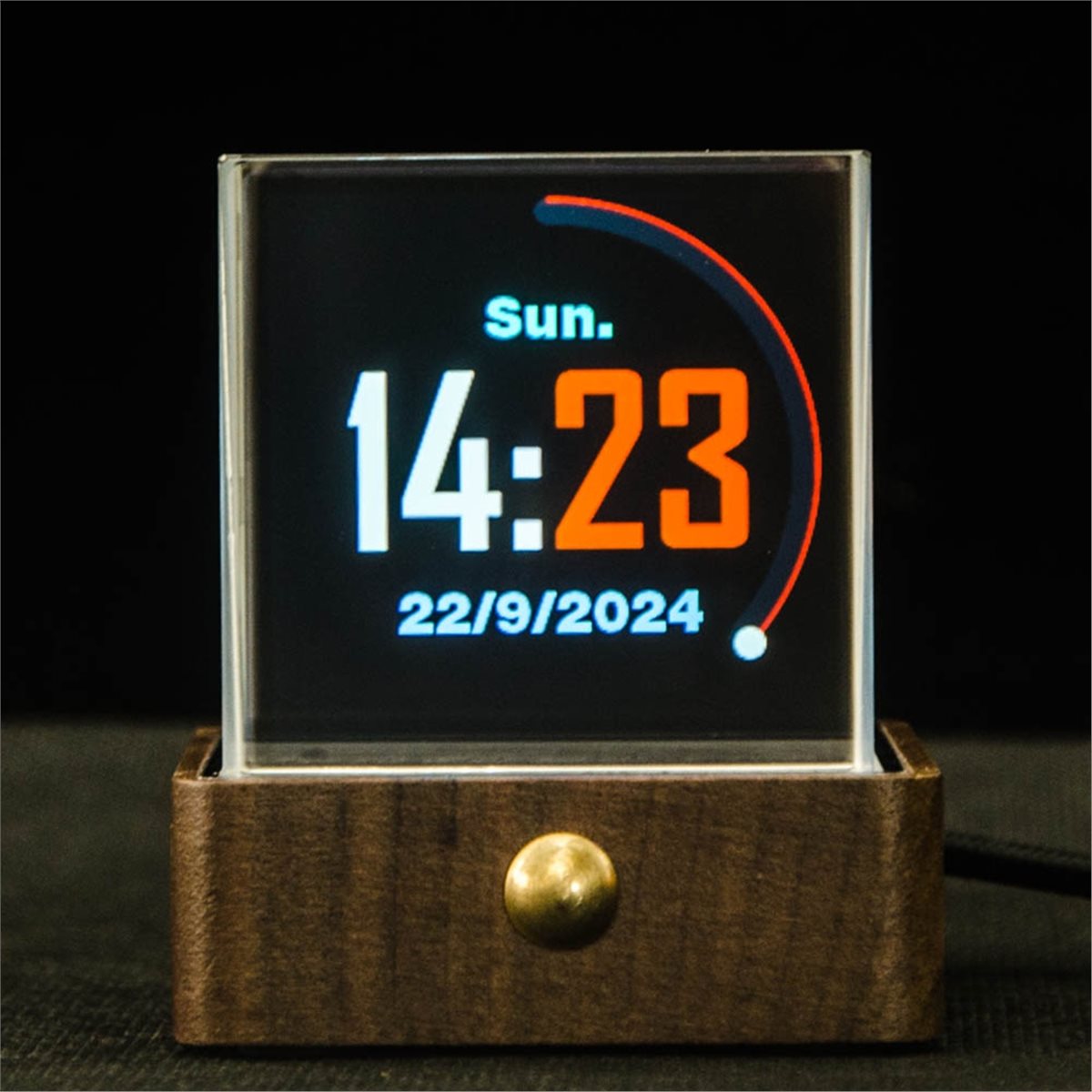 Tech Trend Accessories - [Tendência 2026] Cube-Max: Display de Cristal